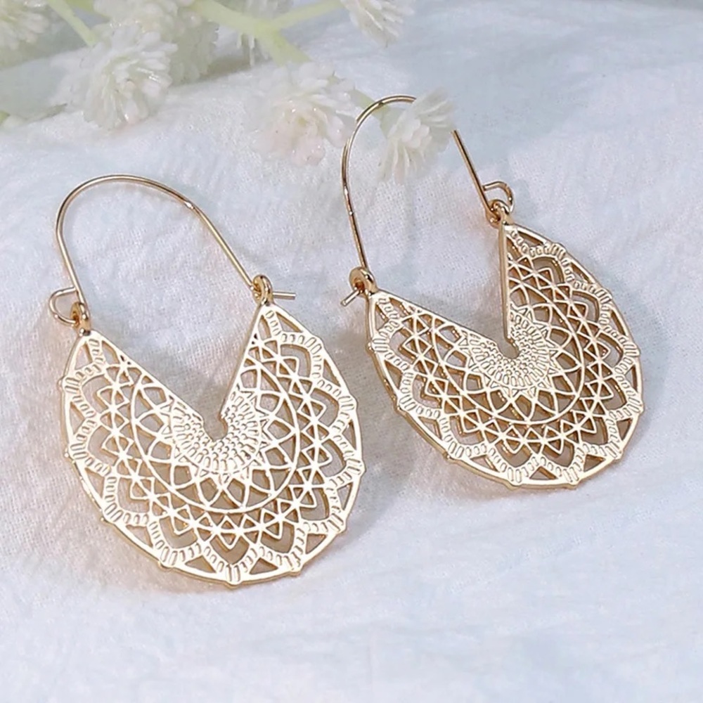 🌟2/$30🌟(Gold) Boho hollow out earrings